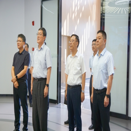 江蘇省政協(xié)黨組成員、副主席姚曉東一行 參觀調(diào)研泰隆集團(tuán)